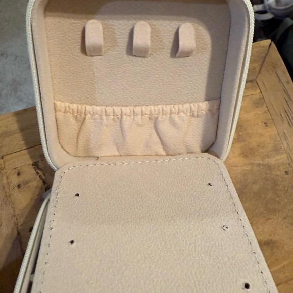 White Jewelry Box with Pink and Gold 'S' Patch - Picture 2 of 3